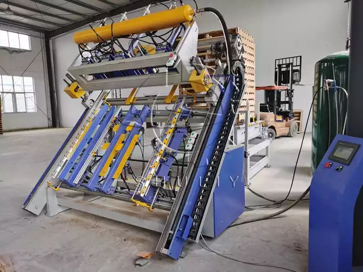 PLC control automatic pallet nailer