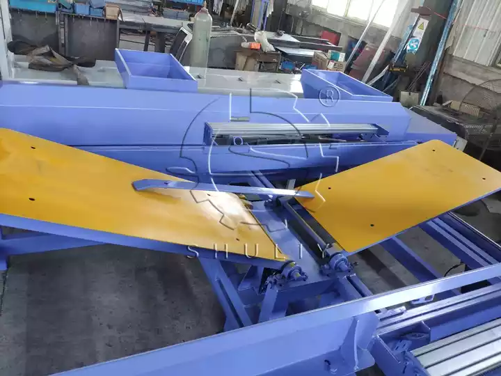 Wooden Pallet Flip Machine